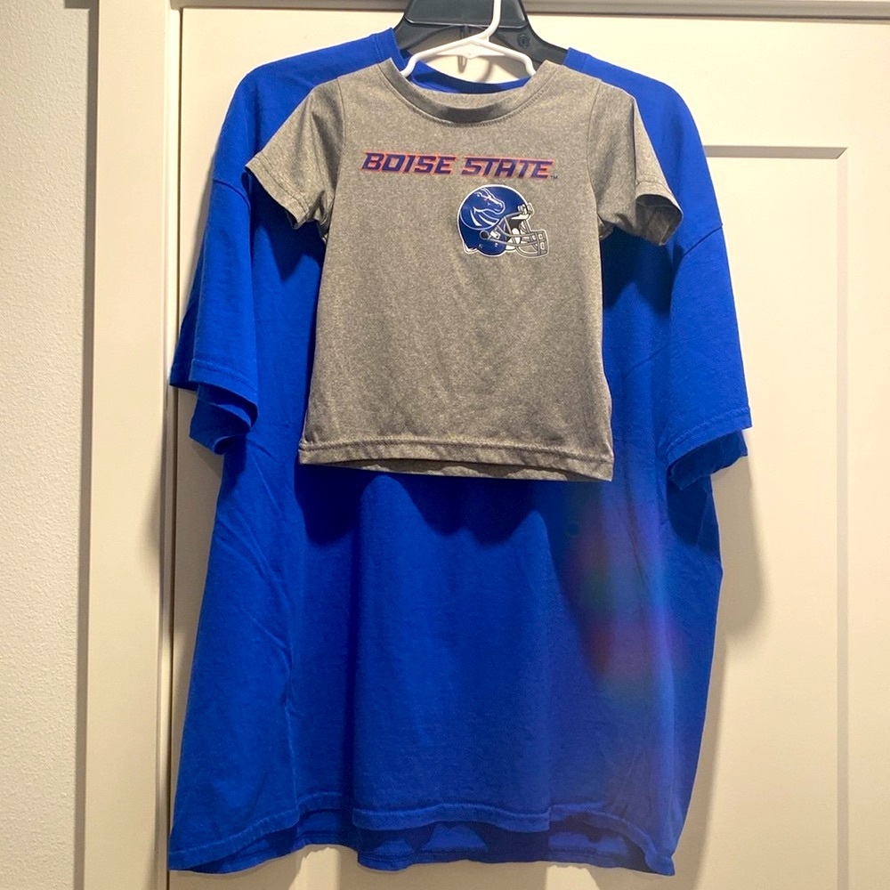 EUC LOT of 2x Boise State Broncos Short Sleeved Shirts Mom/Dad + Son/Daughter! - Picture 3 of 13